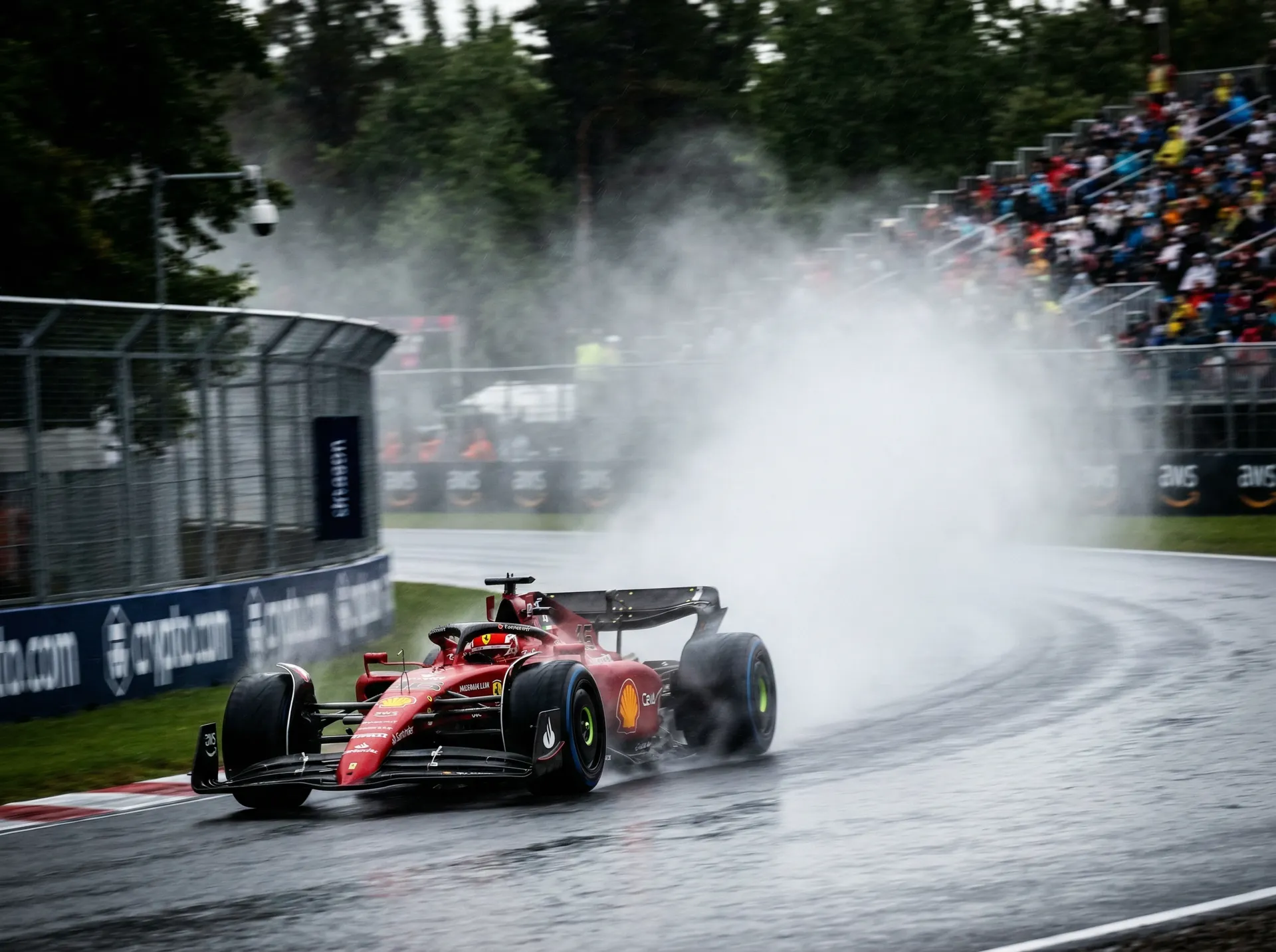 华体会 报道F1赛车赛事精彩画面